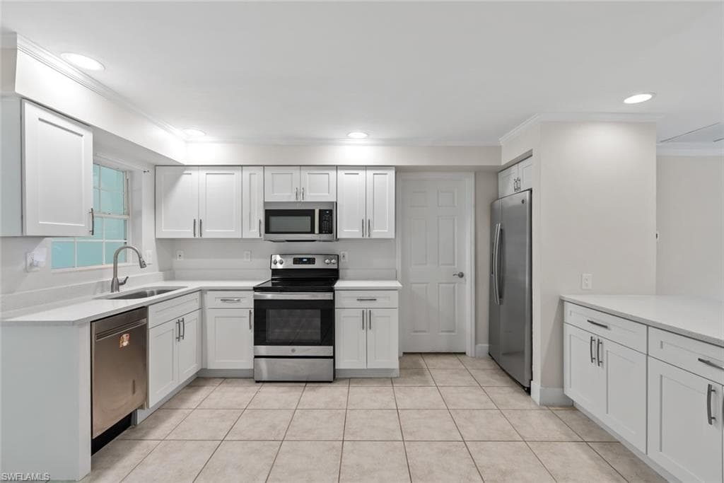 2437 Sunset AVE-6