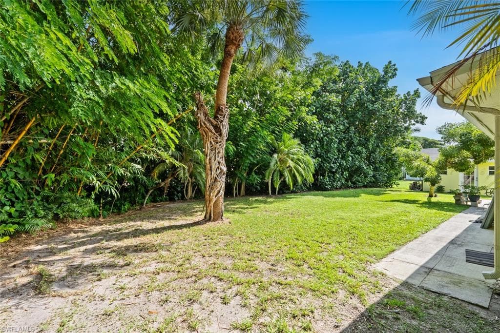 2437 Sunset AVE-32
