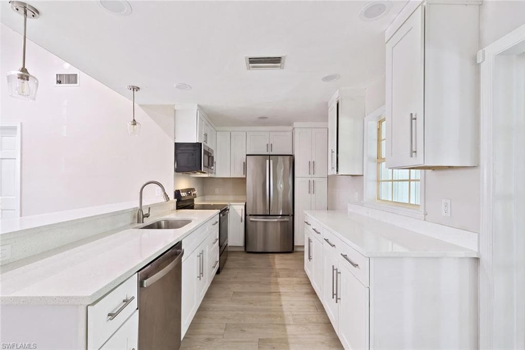 2437 Sunset AVE-24