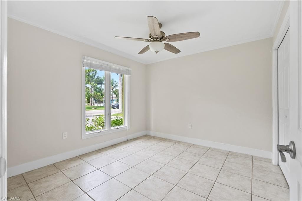2437 Sunset AVE-10