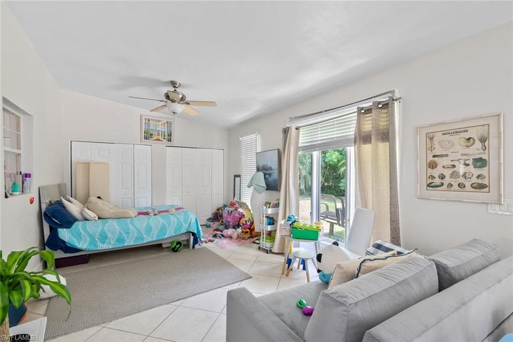 2437 Sunset AVE-25
