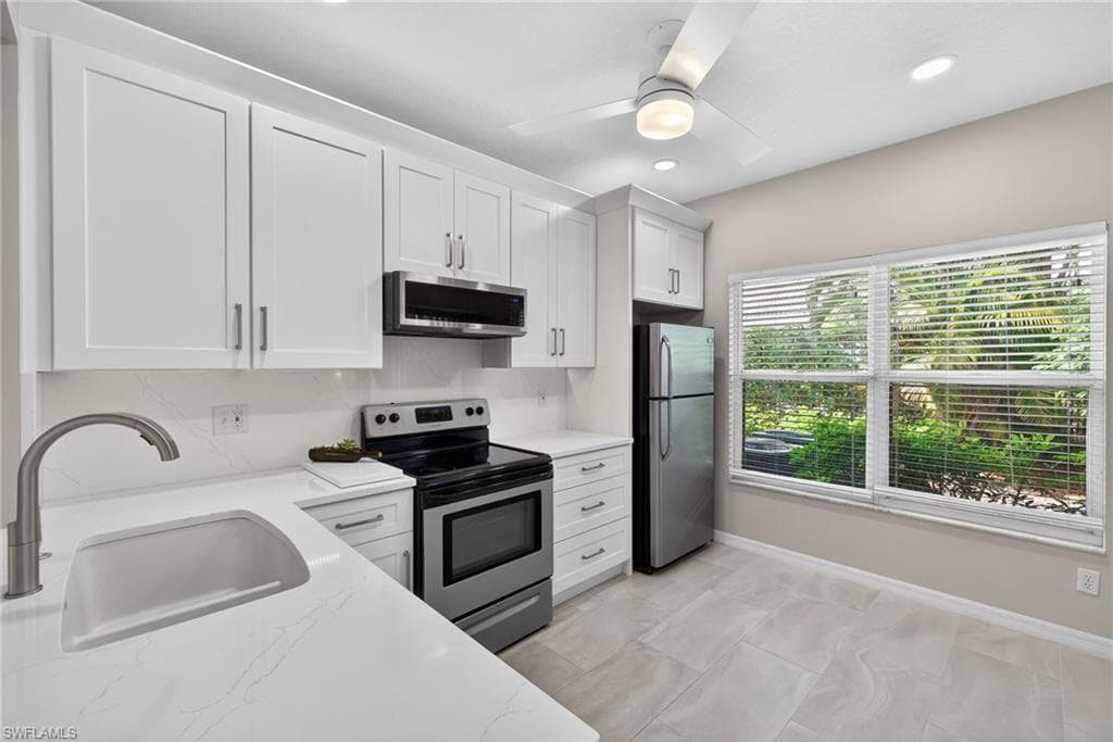 290 Emerald Bay CIR L7-6