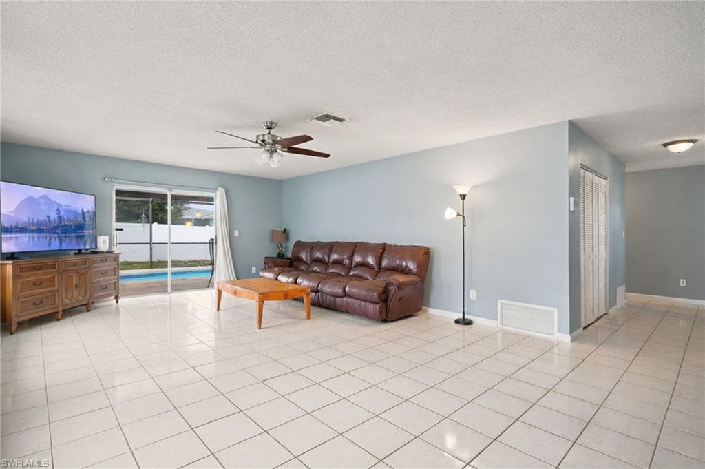 301 Hollywood ST-6