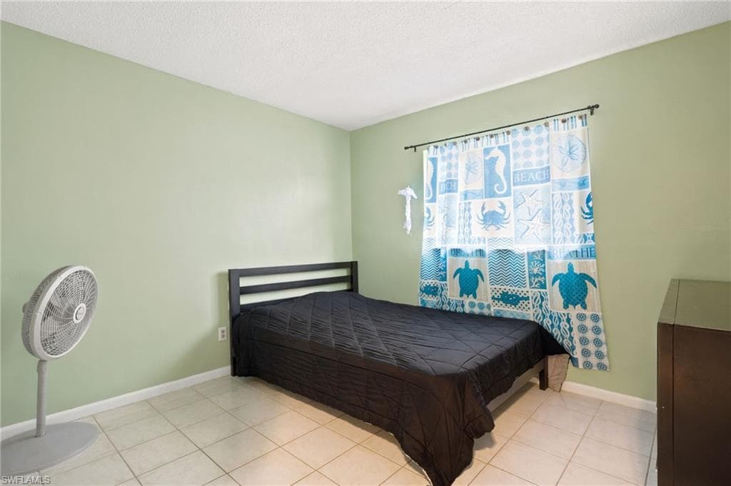 301 Hollywood ST-16