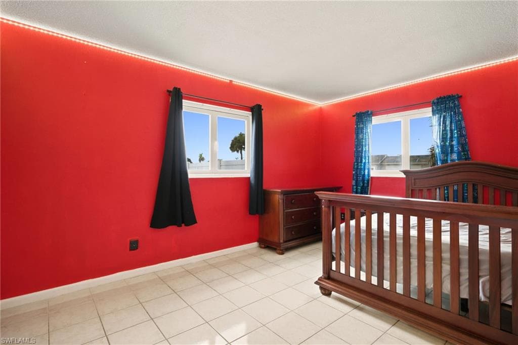 301 Hollywood ST-12
