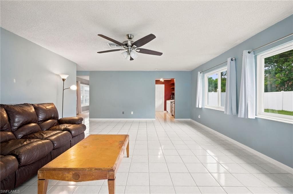 301 Hollywood ST-7