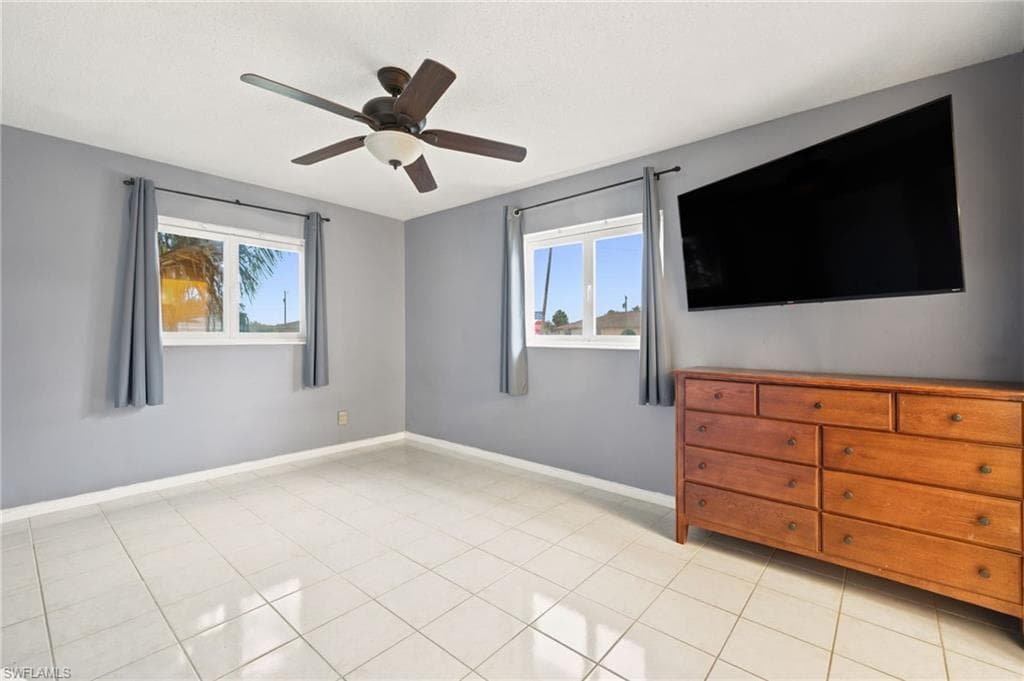 301 Hollywood ST-10