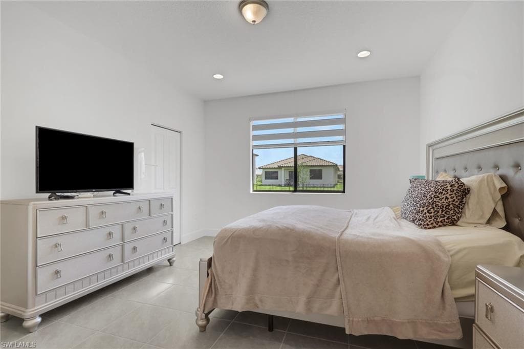 5116 Isidora LN-12