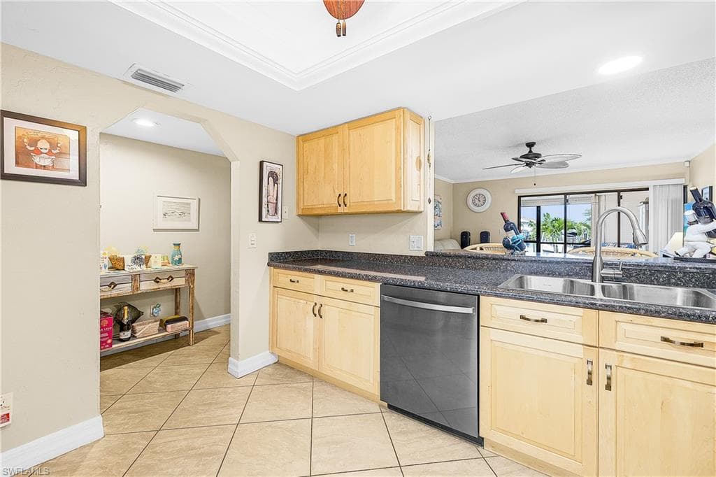 4708 SW 8th PL 105-6