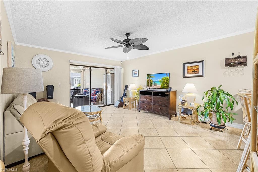 4708 SW 8th PL 105-8
