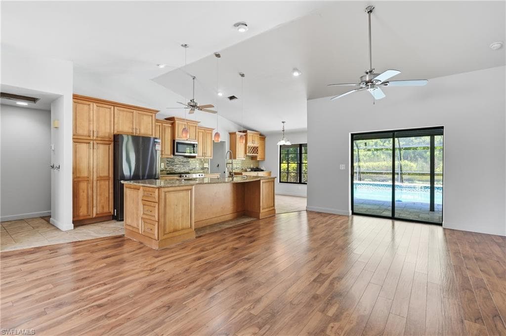 19028 Pine Run LN-4