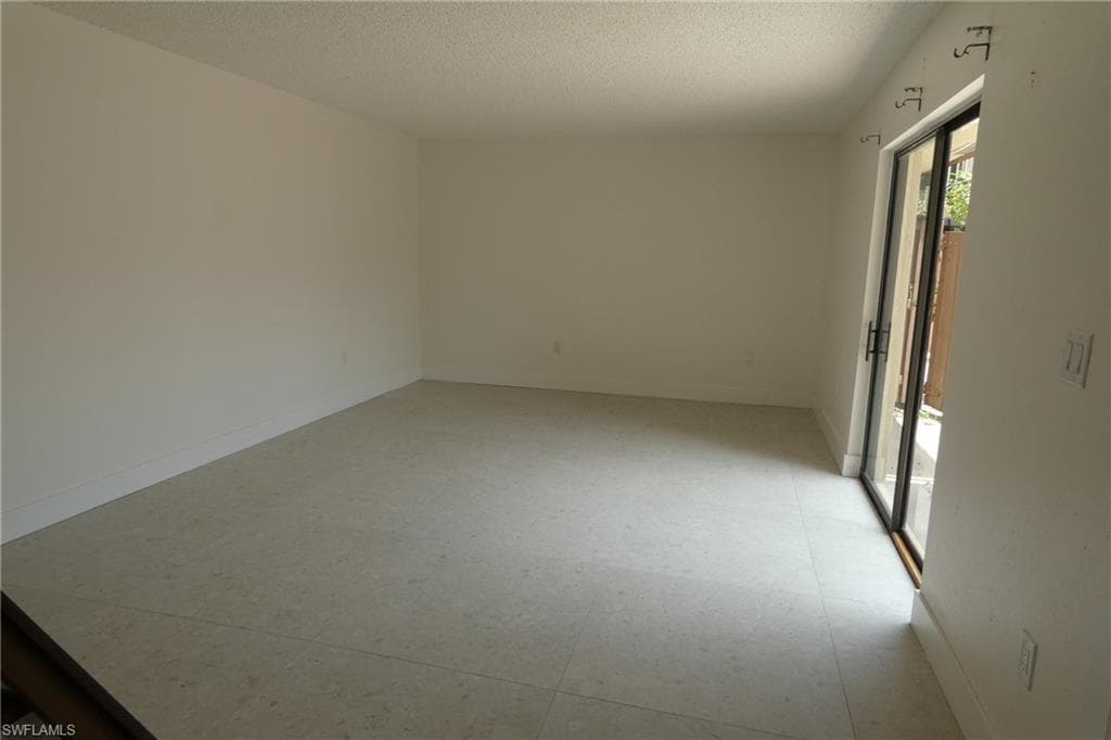 5235 Cedarbend DR 4-6