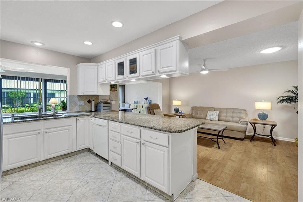 1214 Medinah DR-13