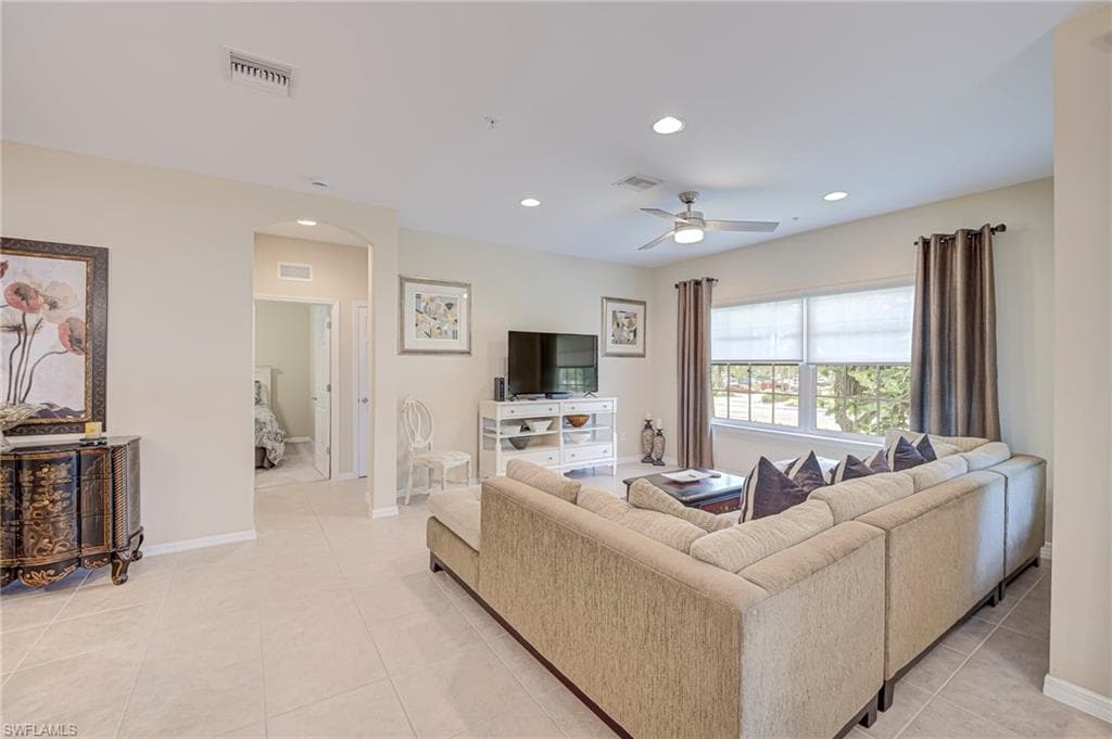 8540 Violeta ST 202-8