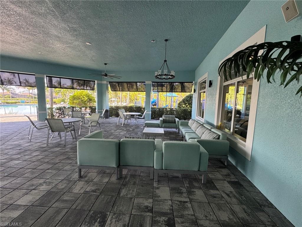 3166 Estancia LN-33