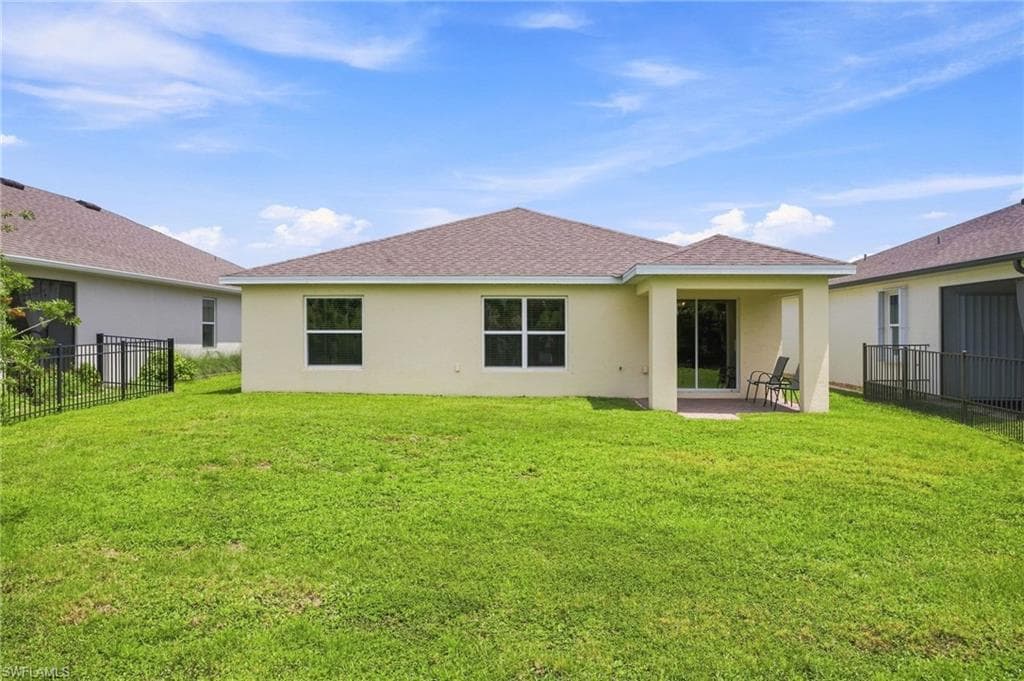 3166 Estancia LN-4