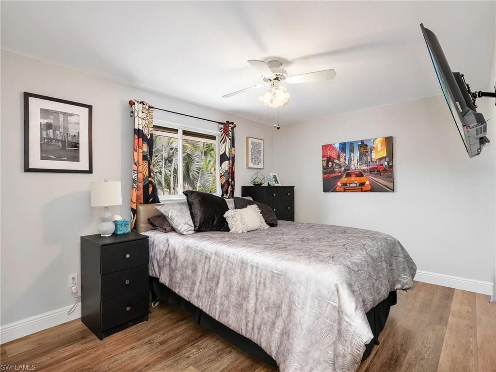 1256 Naples Lake DR-35