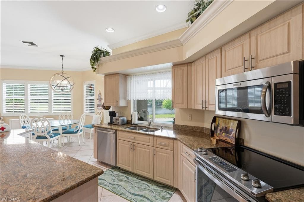 8861 Creek Run DR-18