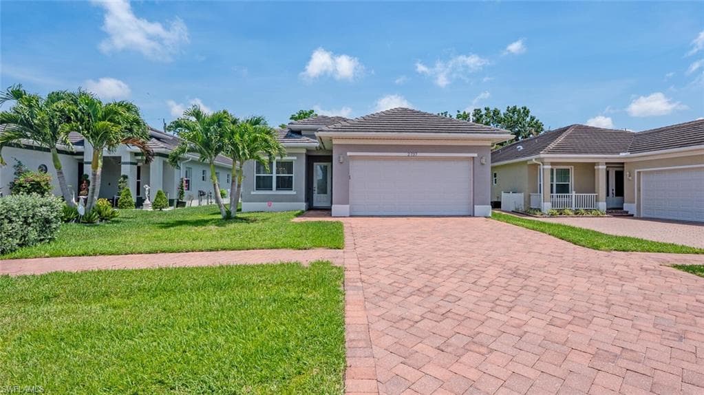 2737 Linda DR-1