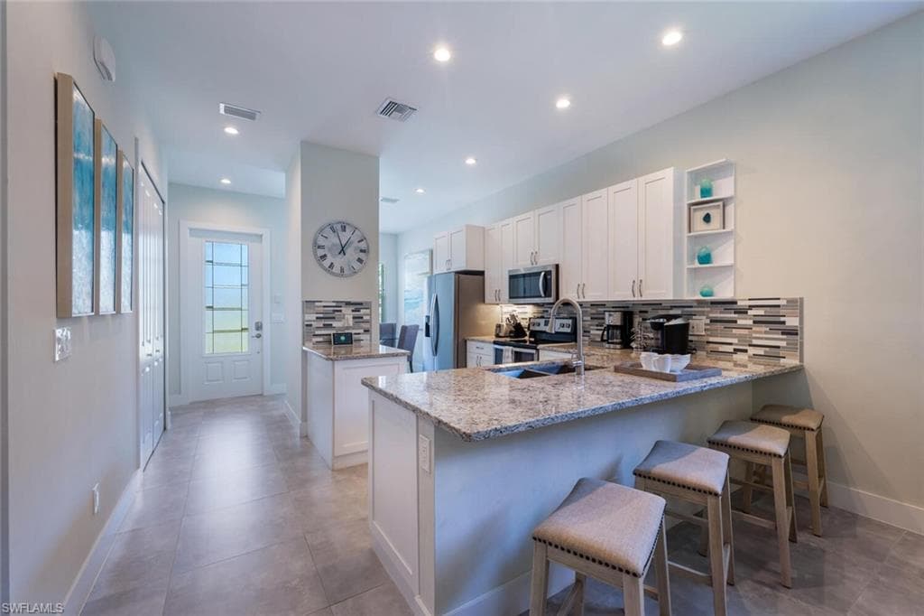 2737 Linda DR-5