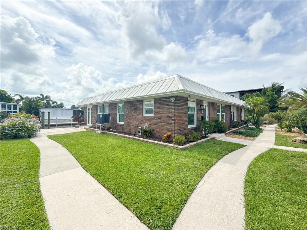 2846 Arbutus ST C2-23