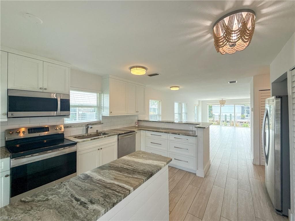 2846 Arbutus ST C2-3