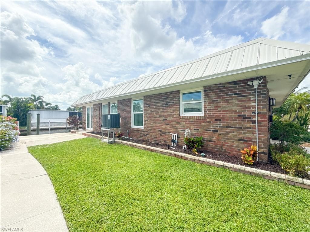 2846 Arbutus ST C2-24