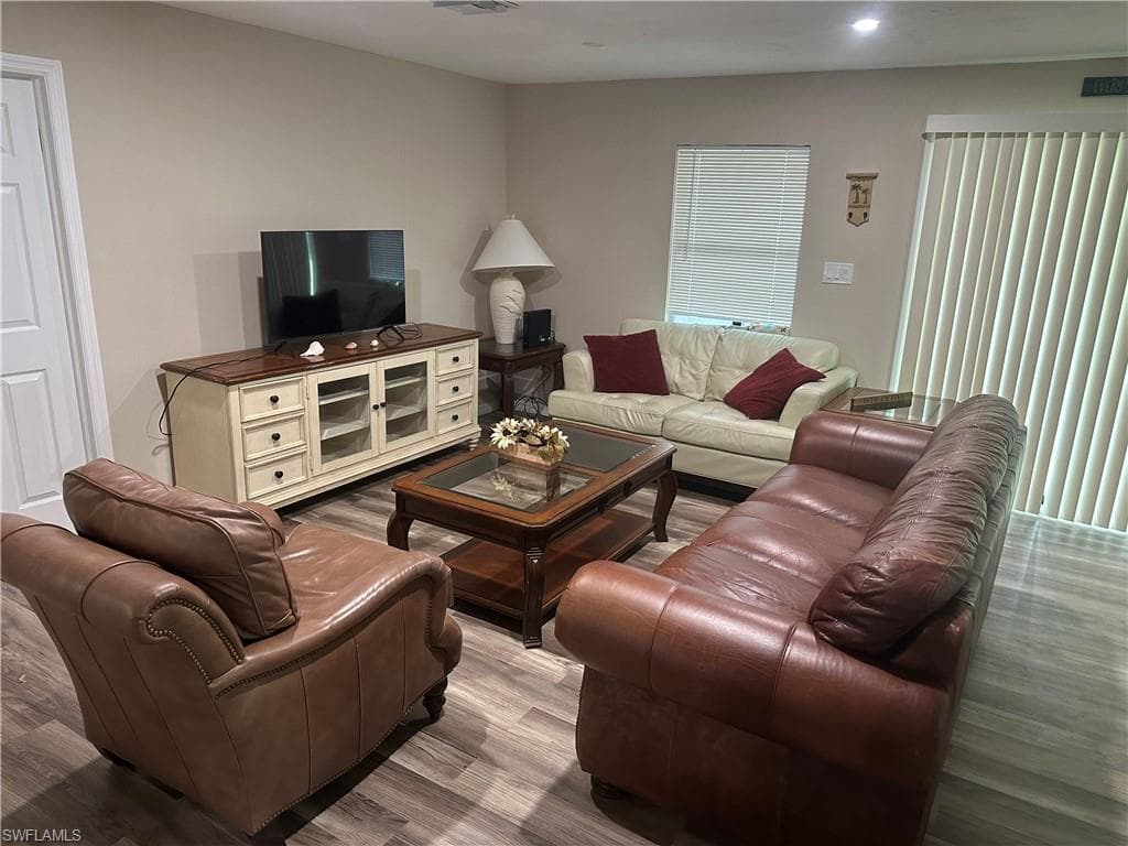 3150 Polly AVE-12