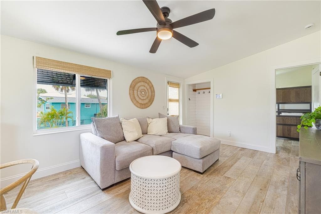 139 Coconut DR-12