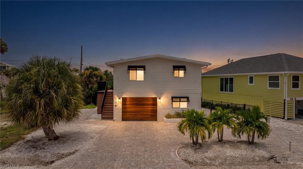 139 Coconut DR-10
