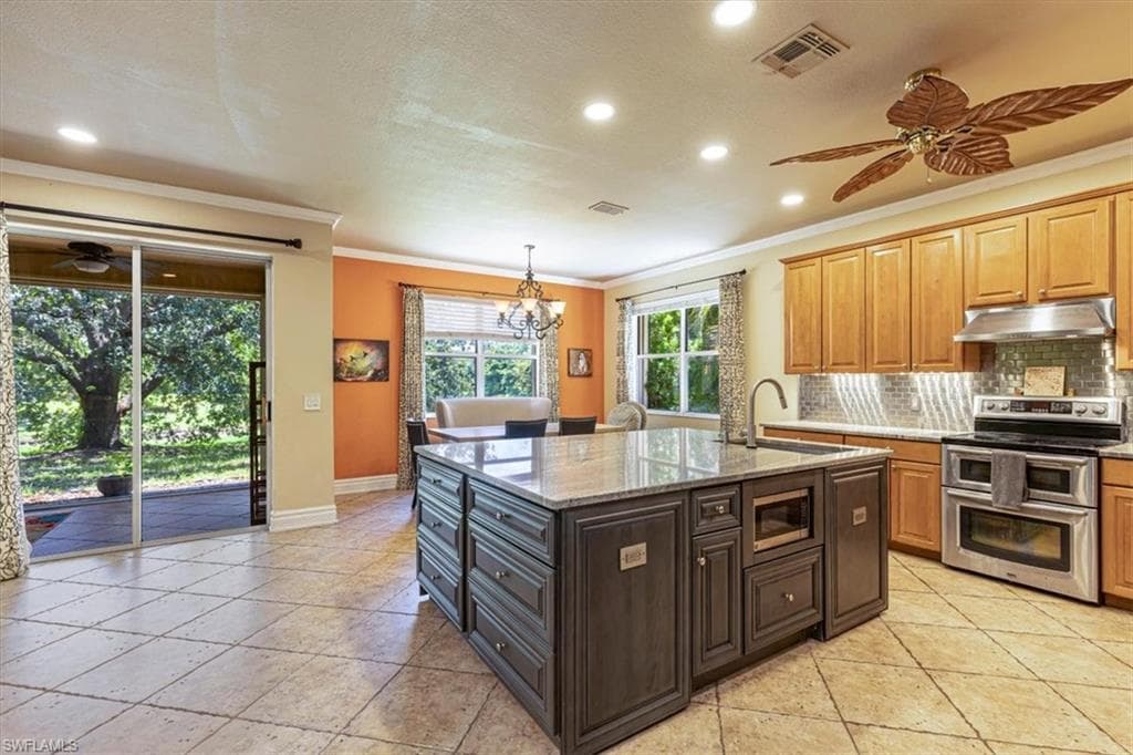 120 Burnt Pine DR-3