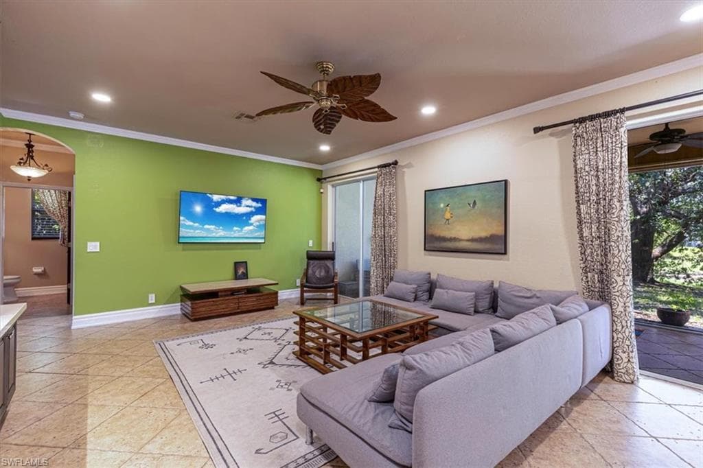 120 Burnt Pine DR-9