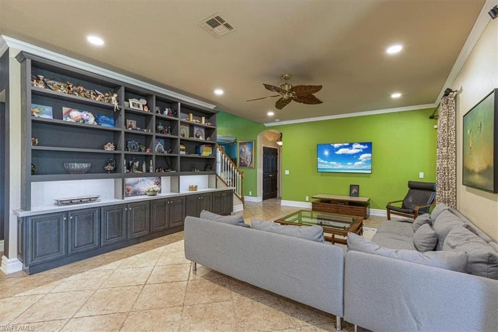 120 Burnt Pine DR-8