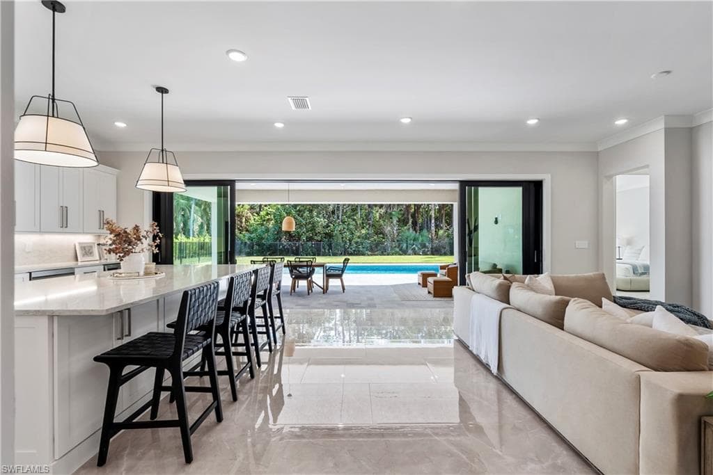 240 Allamanda WAY-7