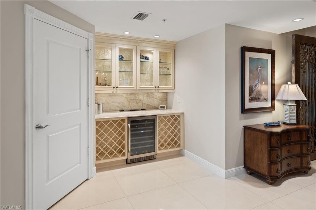 6021 Silver King BLVD 703-8