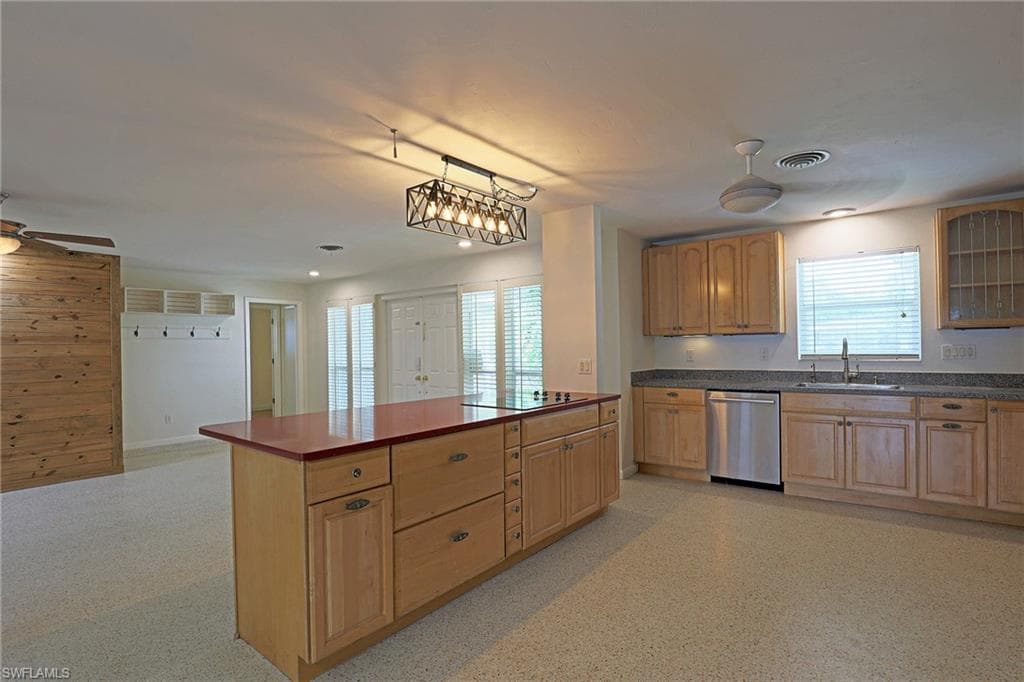 1353 Stadler DR-4