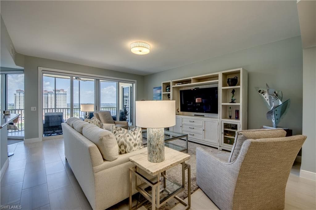 6081 Silver King BLVD 1002-6