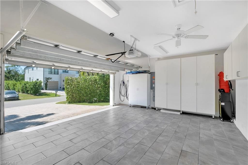 3005 Coco AVE-8