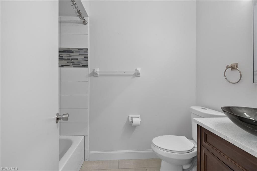 10452 Lakeport CT-12