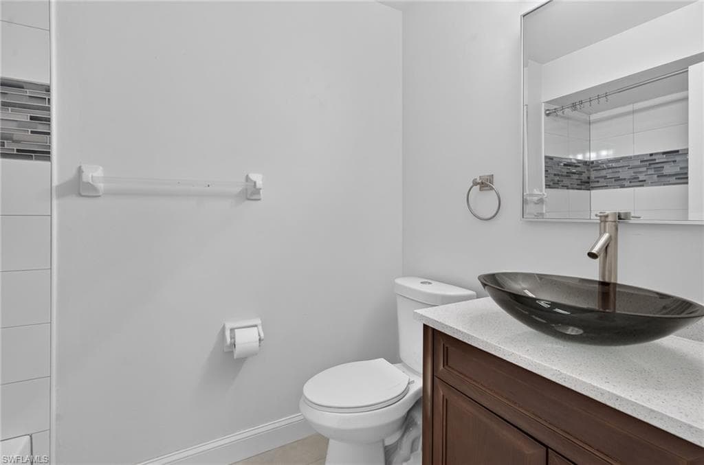 10452 Lakeport CT-11