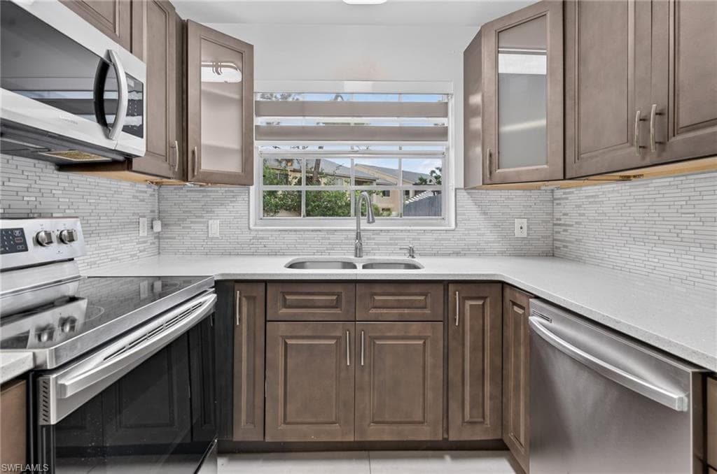 10452 Lakeport CT-4
