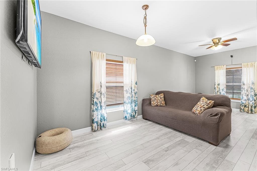 9159 Gladiolus Preserve CIR-19