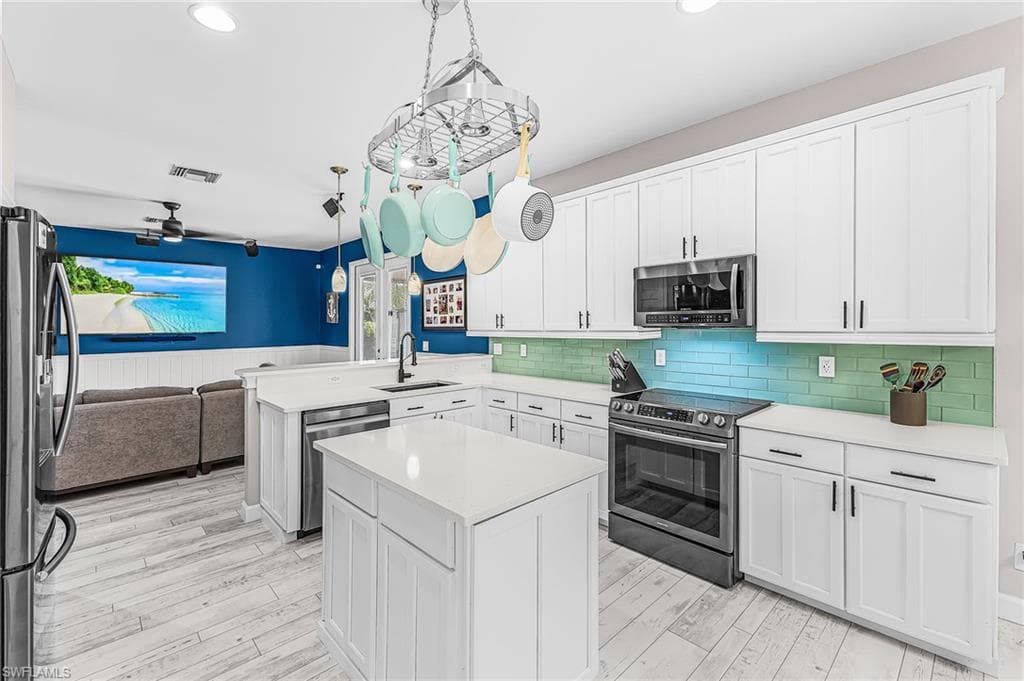 9159 Gladiolus Preserve CIR-4