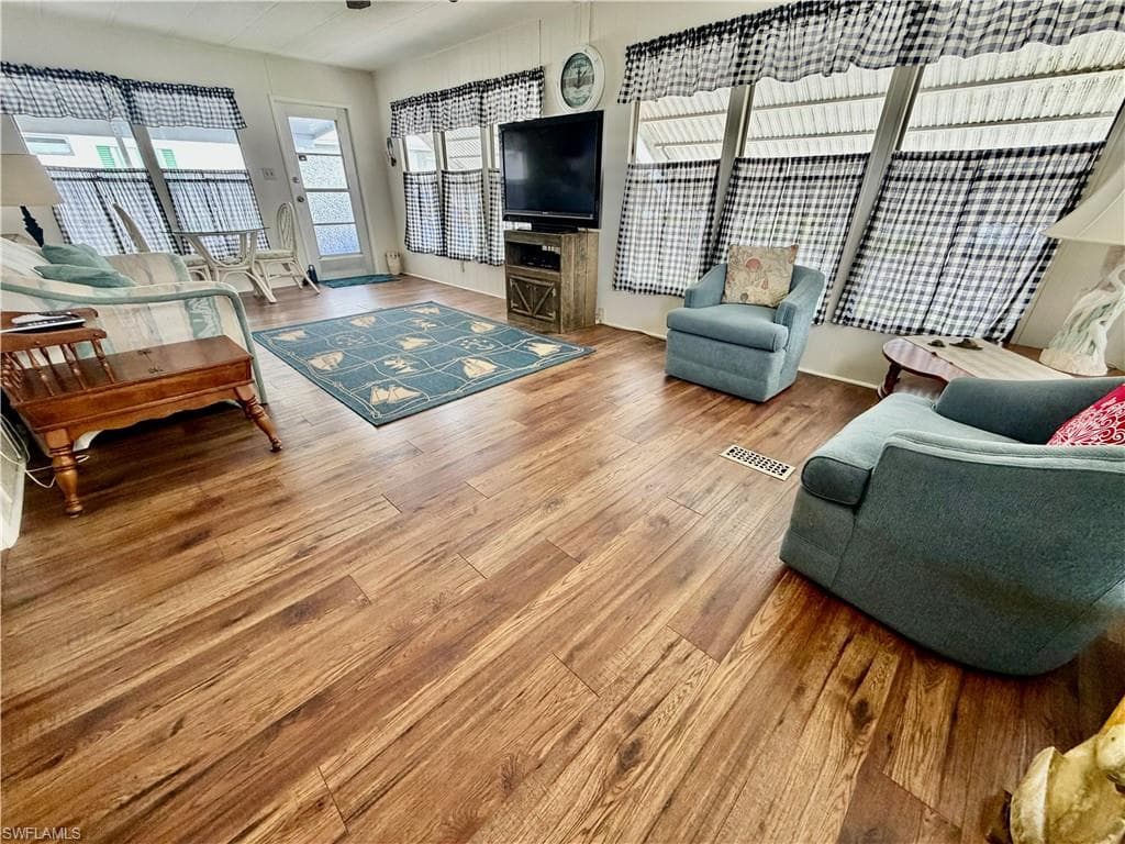 206 Brandywine LN-6