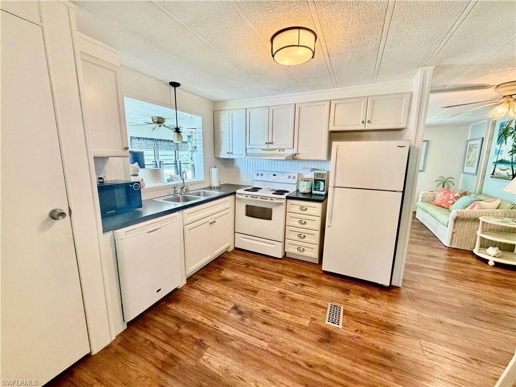 206 Brandywine LN-4