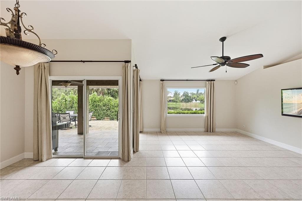 1073 Alhambra CIR-22
