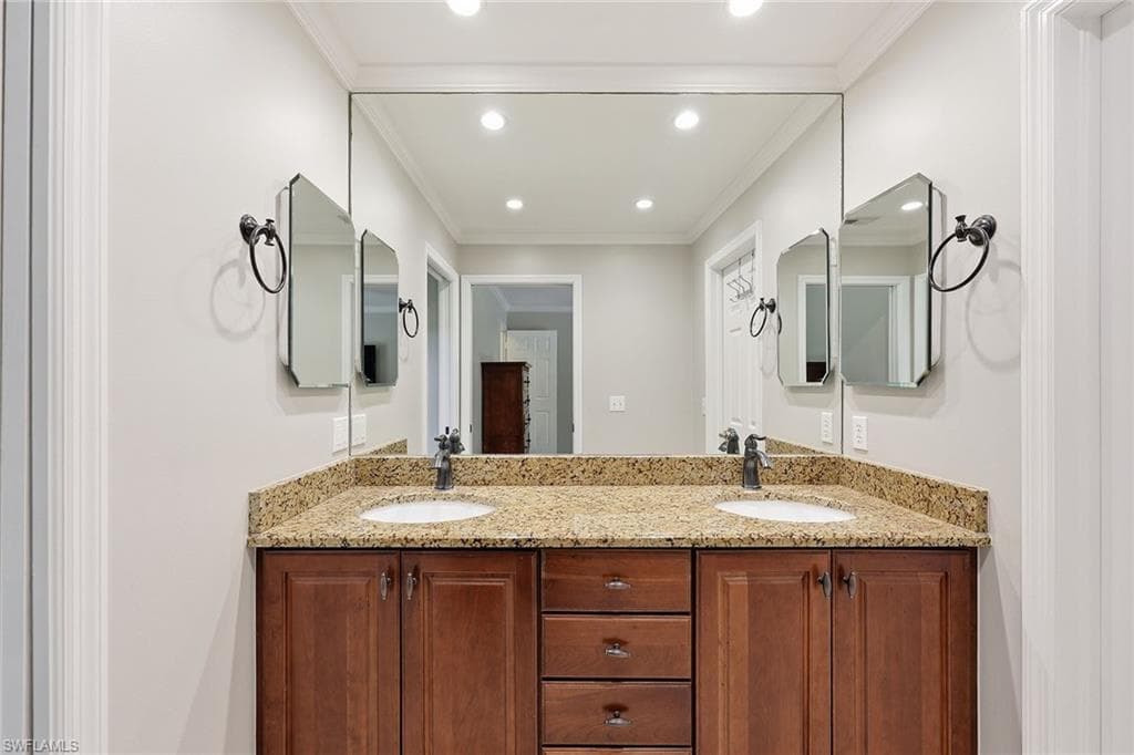 1073 Alhambra CIR-33