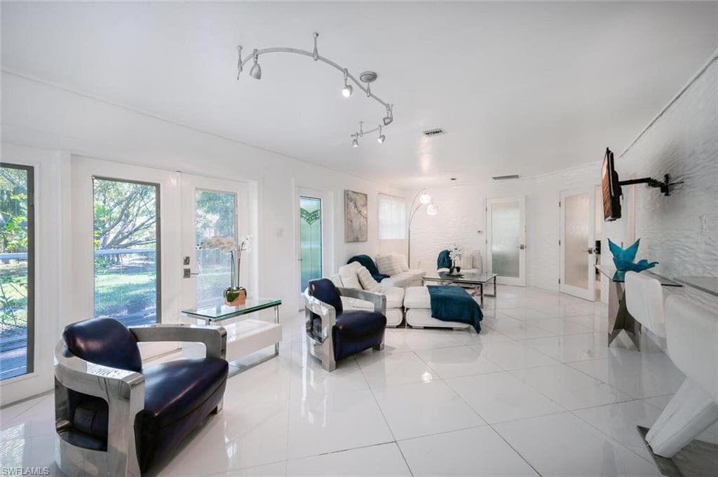 5940 English Oaks LN-33