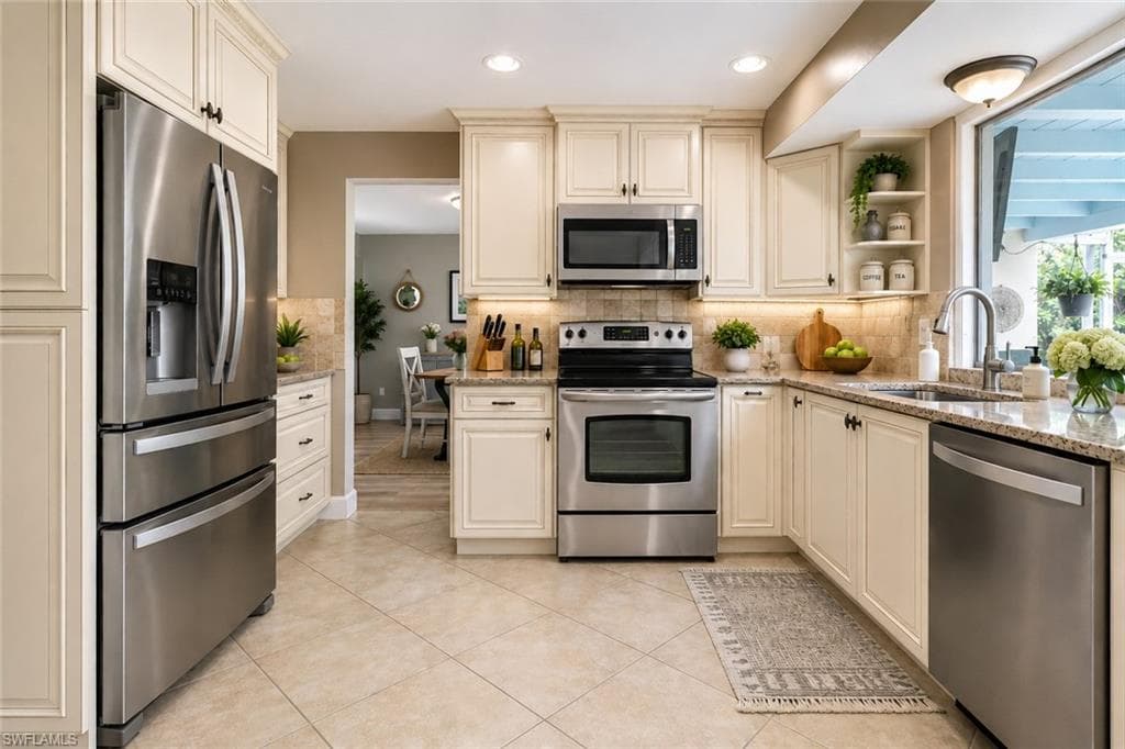 1352 Oaklawn CT-7