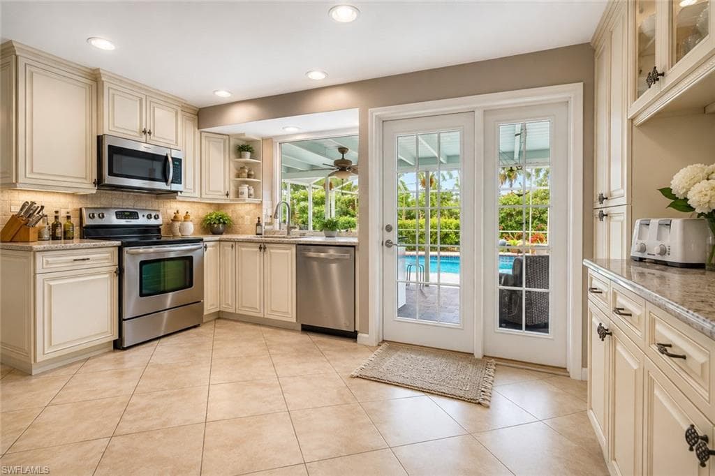 1352 Oaklawn CT-8